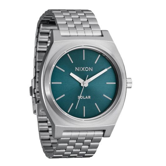 Nixon Time Teller Solar Silver/Dusty Blue Sunray. Foto da parte da frente a 3/4.