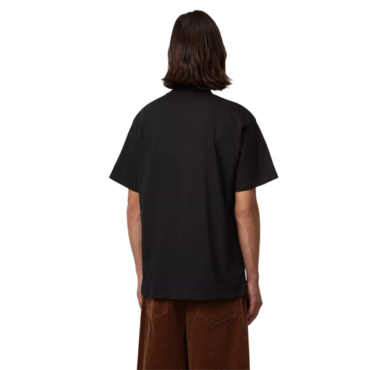 T-shirt de manga curta Carhartt WIP Blinkerfluid preta em modelo de costas, mostrando o corte solto e a parte traseira lisa, sem estampado.