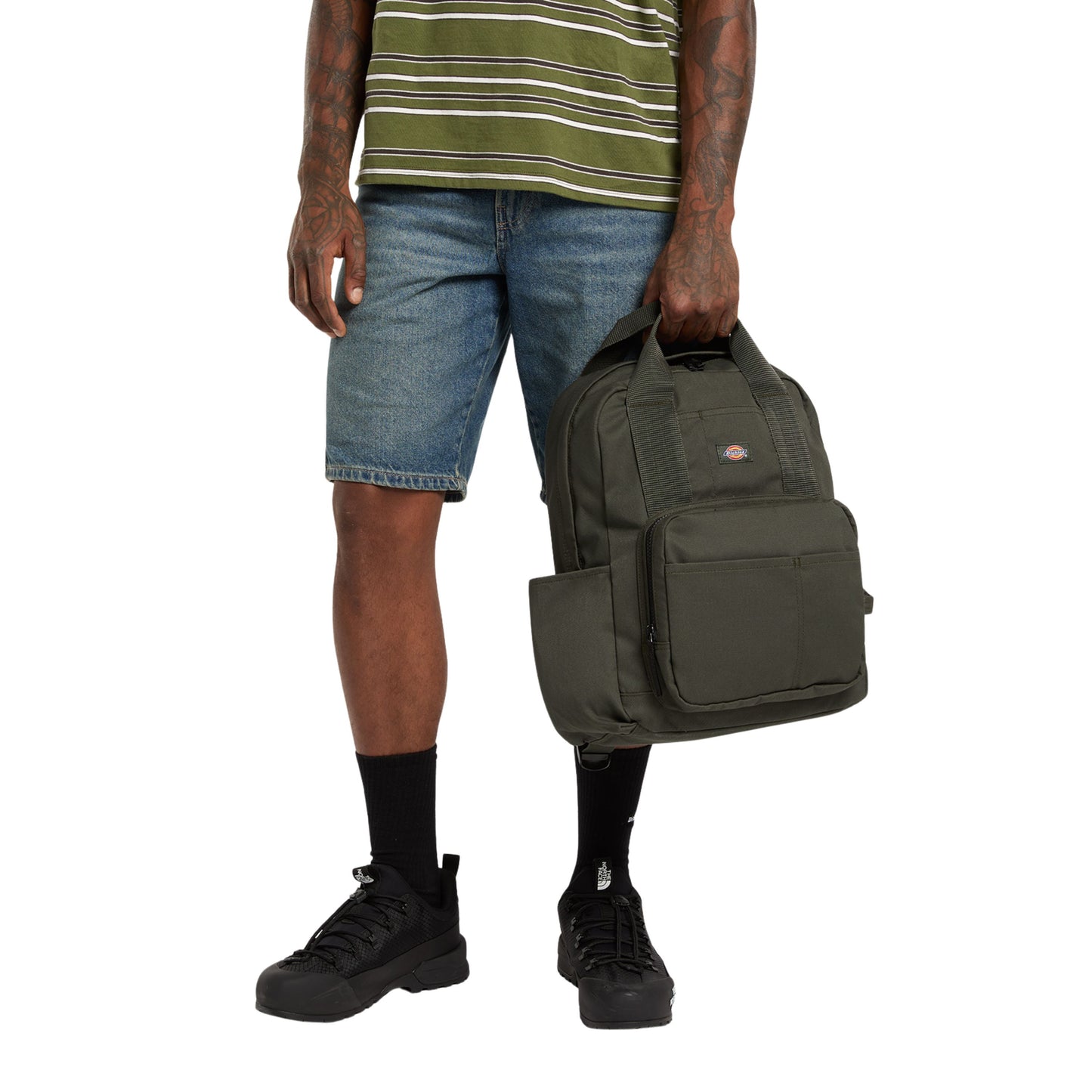 Mochila unissexo Dickies Lisbon em Olive. Foto da parte da frente.