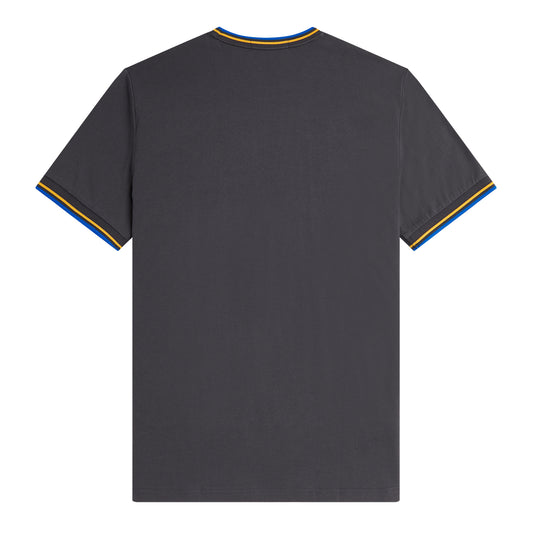 Fred Perry Twin Tipped T-Shirt Gunmetal/Golden Hour/Kingfisher. Foto da parte de trás.