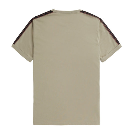 Fred Perry Contrast Tape Ringer Short Sleeve T-Shirt Warm Grey/ Carrington Brick. Foto da parte de trás.