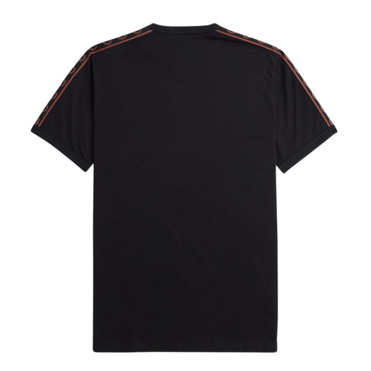 Fred Perry Contrast Tape Ringer T-Shirt Black/Whisky Brown. Foto da parte de trás.