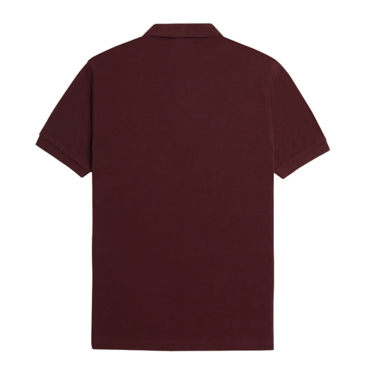 Polo de manga curta Fred Perry The Fred Perry Shirt em Oxblood. Foto da parte de trás.