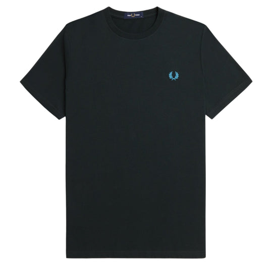 Fred Perry Rear Powder Laurel Graphic T-Shirt Night Green. Foto da parte da frente.