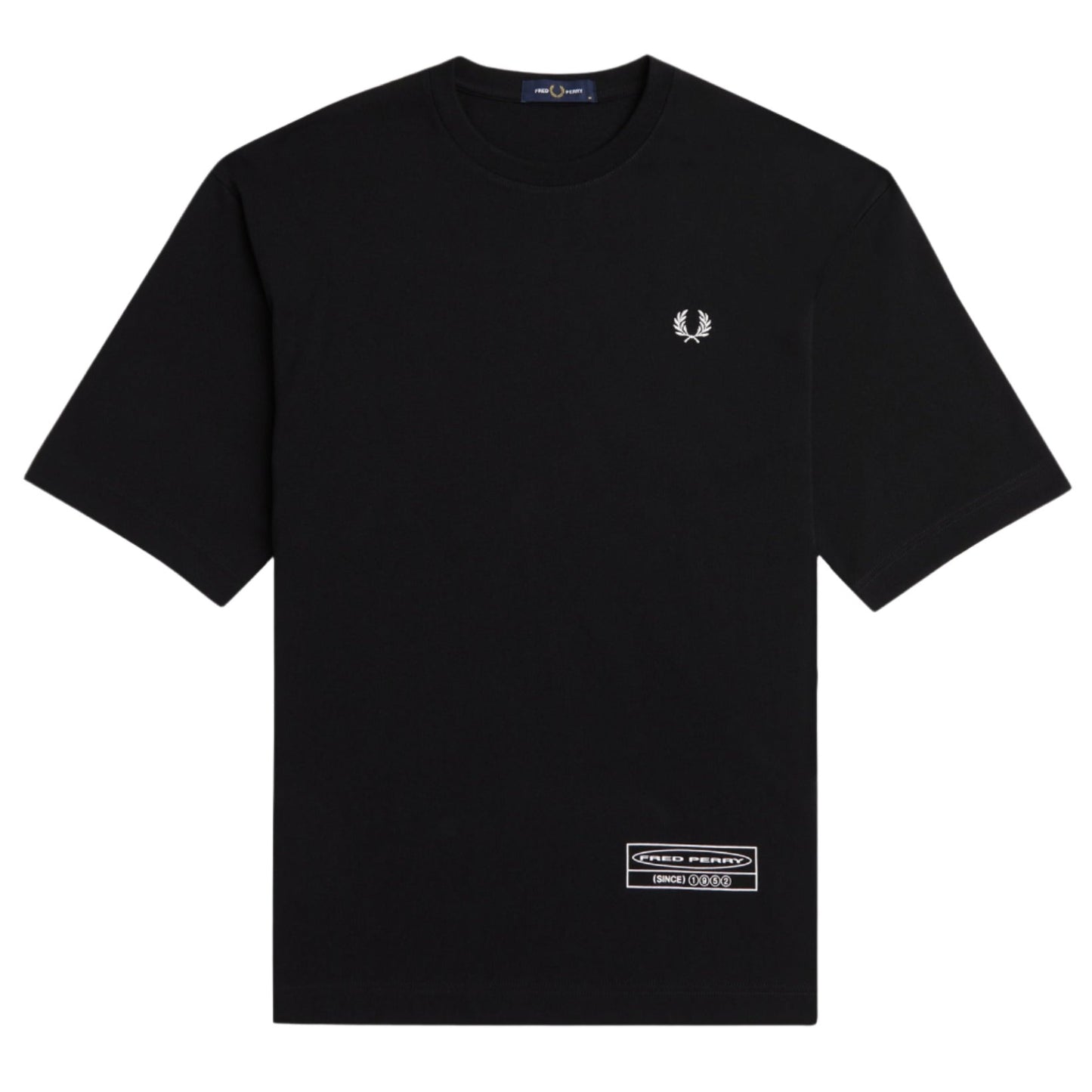 Fred Perry Crowd Graphic Short Sleeve T-Shirt Black. Foto da parte da frente.