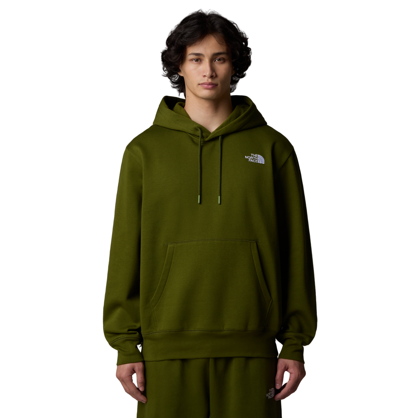 Sweat com carapuço para homem The North Face Essential Relaxed em Woodland Green. Foto da parte da frente vestida.
