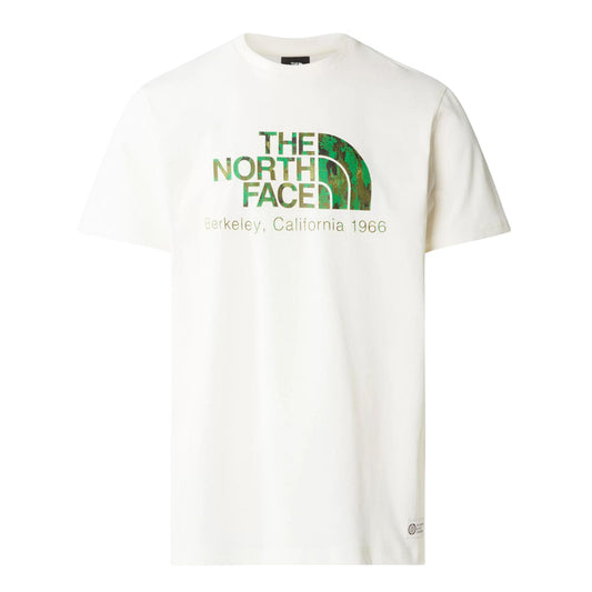 The North Face Berkeley California Short Sleeve T-Shirt - In Scrap White Dune/Optic Emerald. Foto da parte da frente.