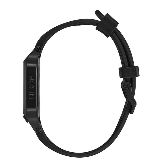 Nixon Heat em All Black. Foto de lado.