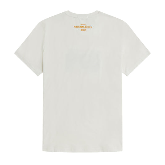 Fred Perry Glitched Graphic T-Shirt Snow White. Foto de trás.Fred Perry Glitched Graphic T-Shirt Snow White. Foto de frente.Fred Perry Glitched Graphic T-Shirt Snow White. Foto de trás.