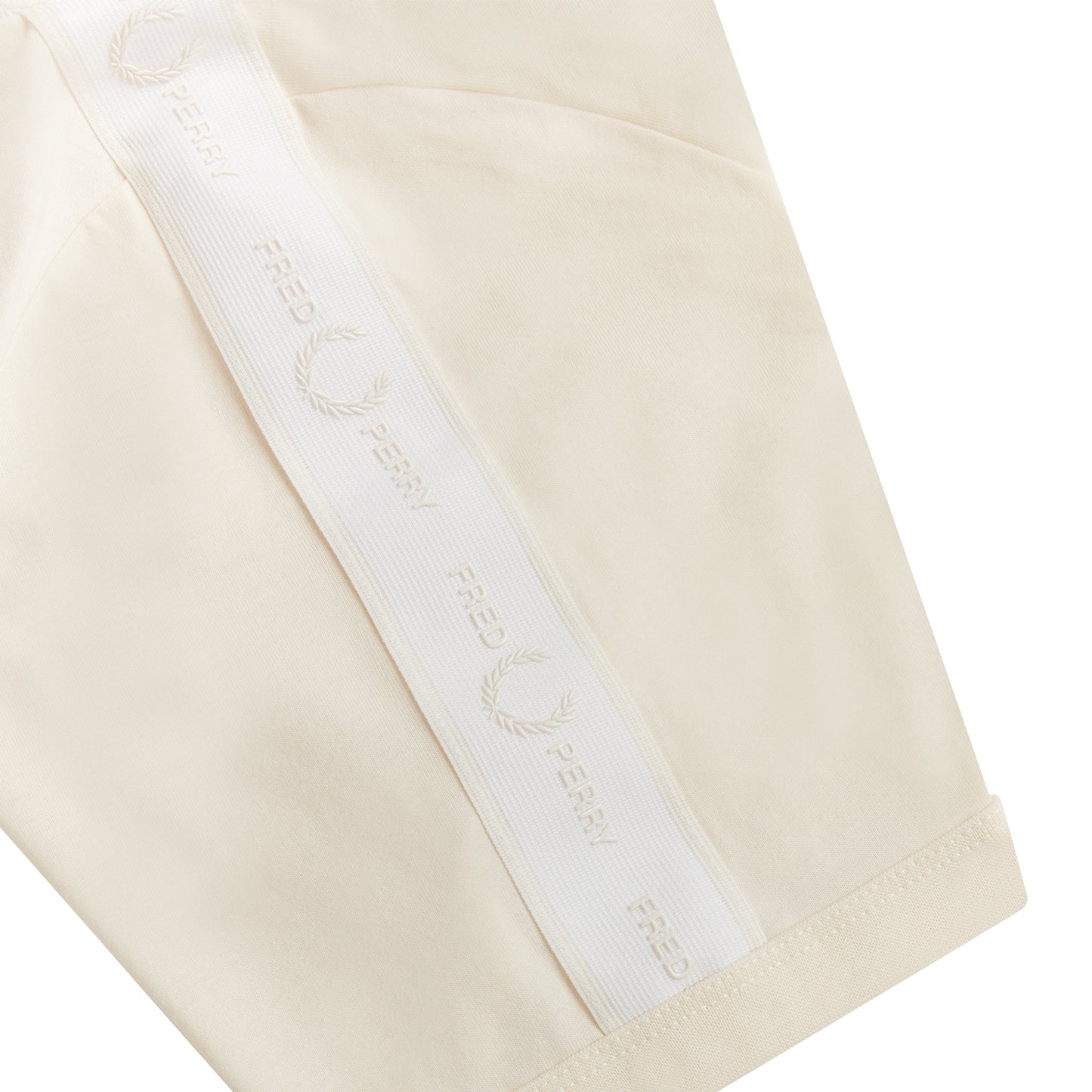Fred Perry Tonal Tape Ringer T-Shirt Ecru. Foto de detalhe da fita.