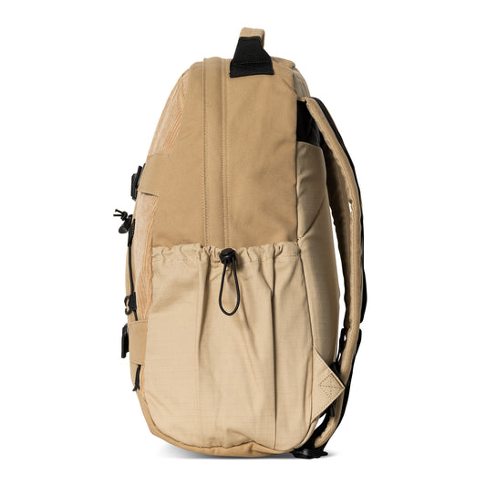 Carhartt WIP Medley Backpack Dusty Hamilton Brown. Foto do lado esquerdo.