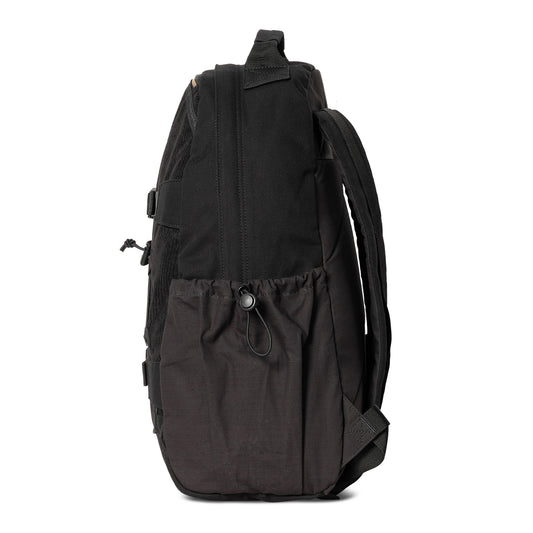 Carhartt WIP Medley Backpack Black. Foto do lado esquerdo.