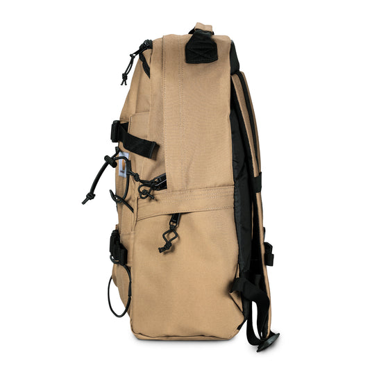 Carhartt WIP Kickflip Backpack Dusty Hamilton Brown. Foto da lateral.