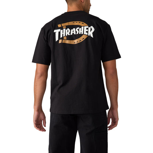 T-Shirt de manga curta para homem Dickies x Thrasher em Preto. Foto da parte de trás, vestida.