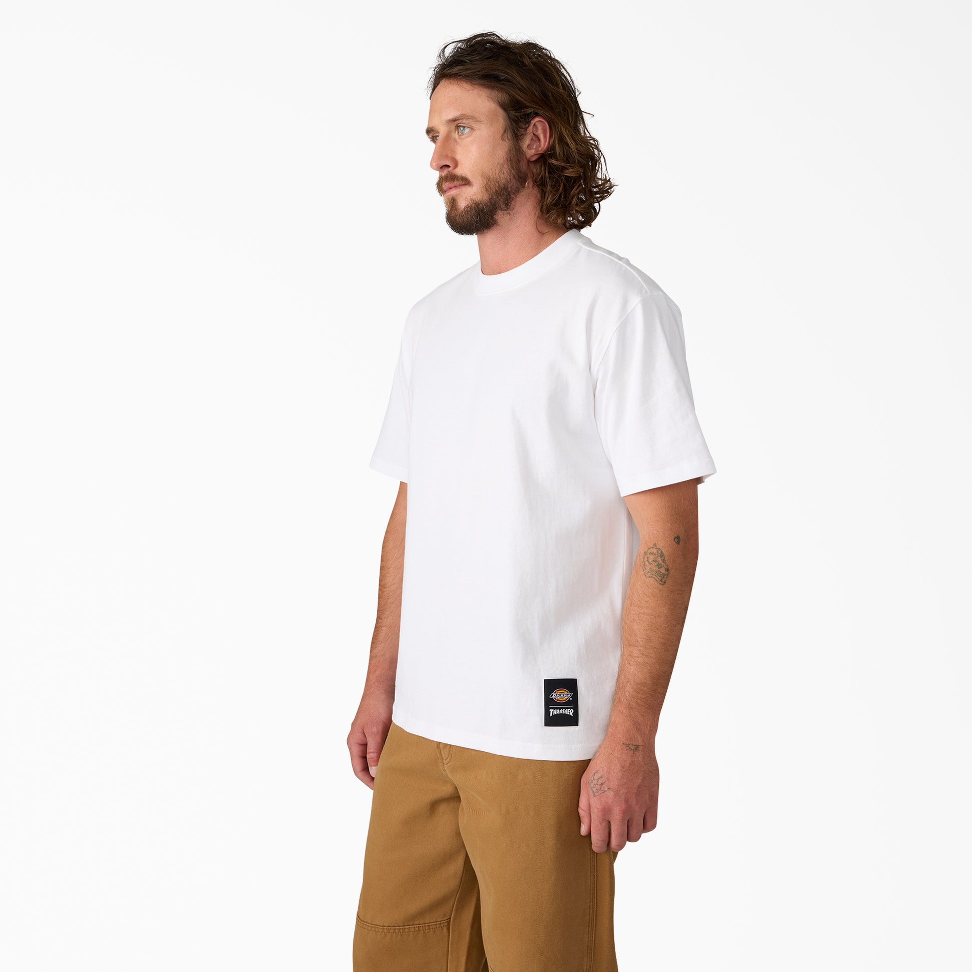 T-Shirt de manga curta para homem Dickies x Thrasher em Branco. Foto da parte da frente, vestida.