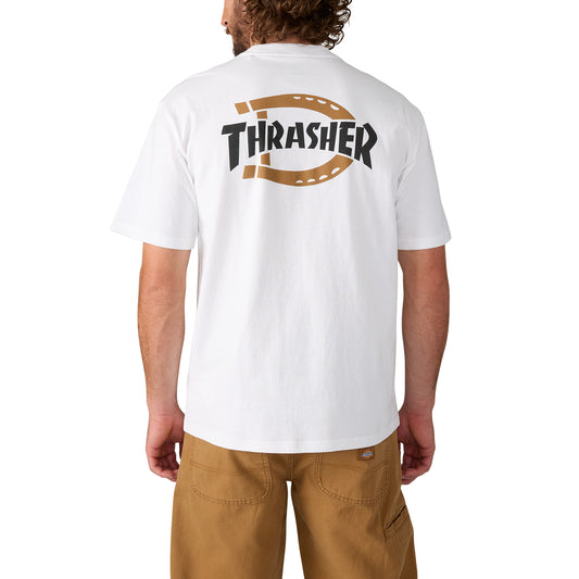 T-Shirt de manga curta para homem Dickies x Thrasher em Branco. Foto da parte de trás vestida.