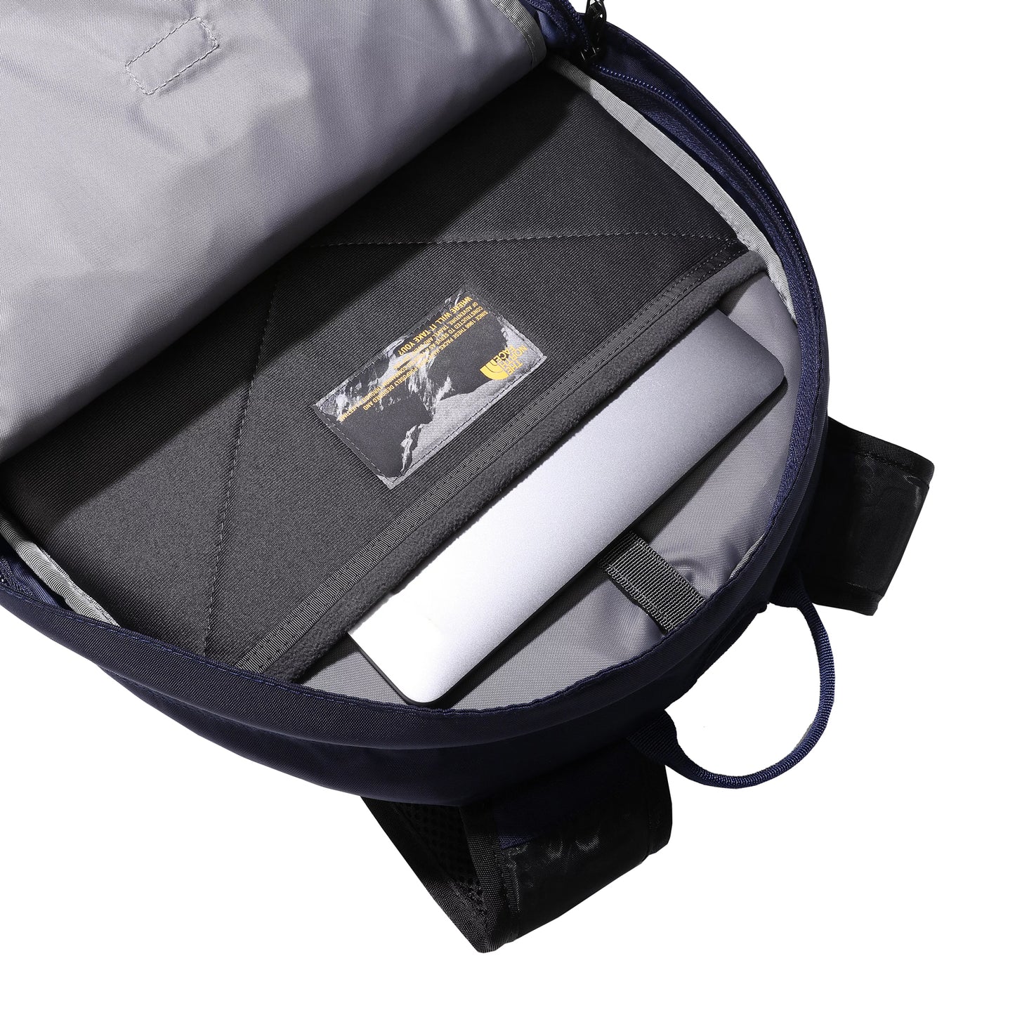 The North Face Borealis Classic Backpack TNF Navy/Tin Grey. Foto do laptop sleeve aberto.