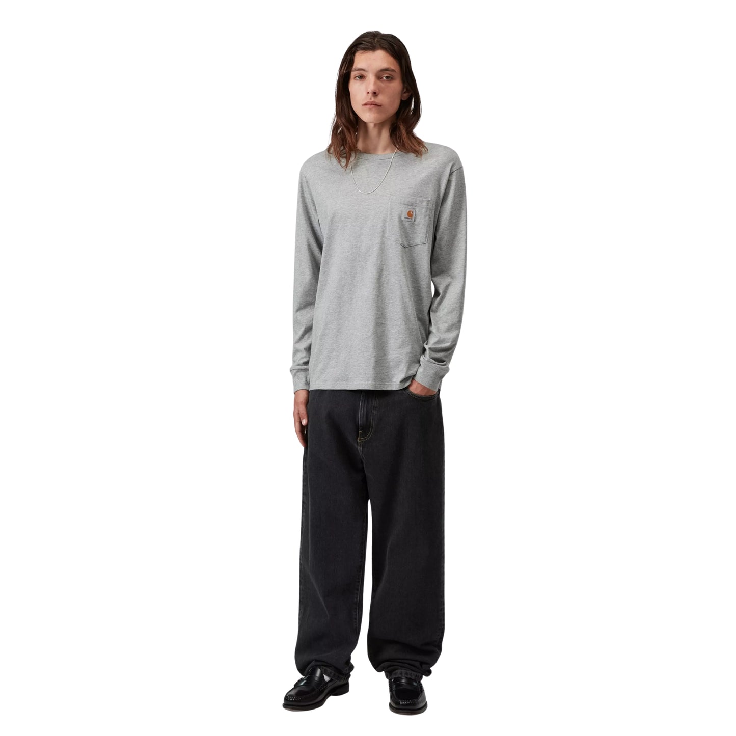 Calça de ganga para homem Carhartt WIP Aaron em Preto com lavagem stone washed. Foto da parte da frente, vestidas.