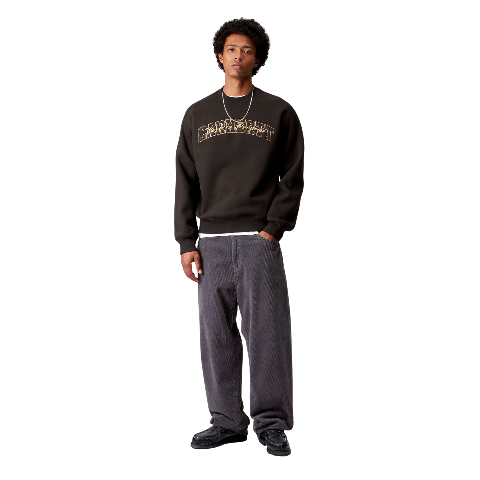 Sweat para homem Carhartt WIP Big School em Tobacco. Foto da parte da frente, vestida.