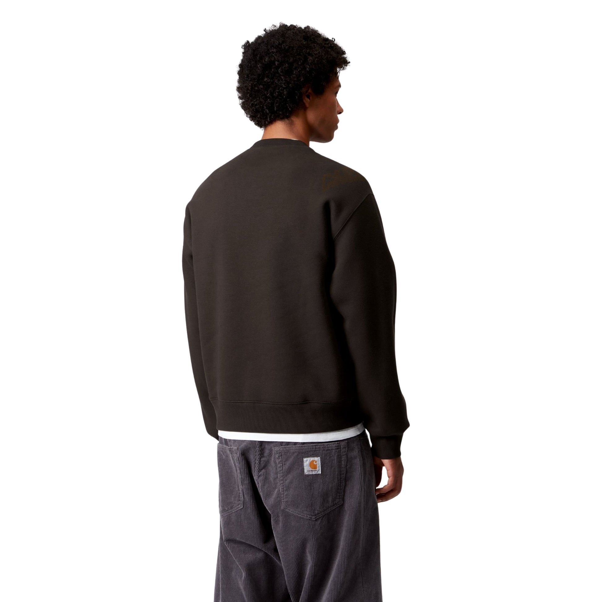 Sweat para homem Carhartt WIP Big School em Tobacco. Foto da parte de trás, vestida.