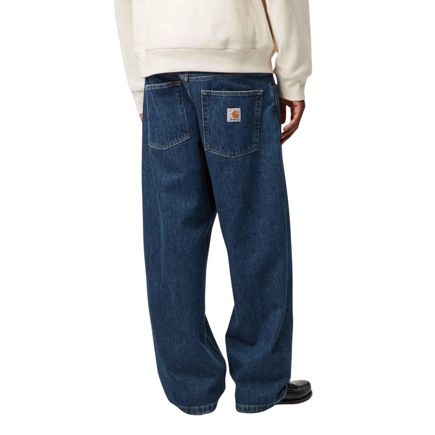 Calça de ganga para homem Carhartt WIP Brandon em Azul Stone Washed. Foto da parte de trás, vestidas.
