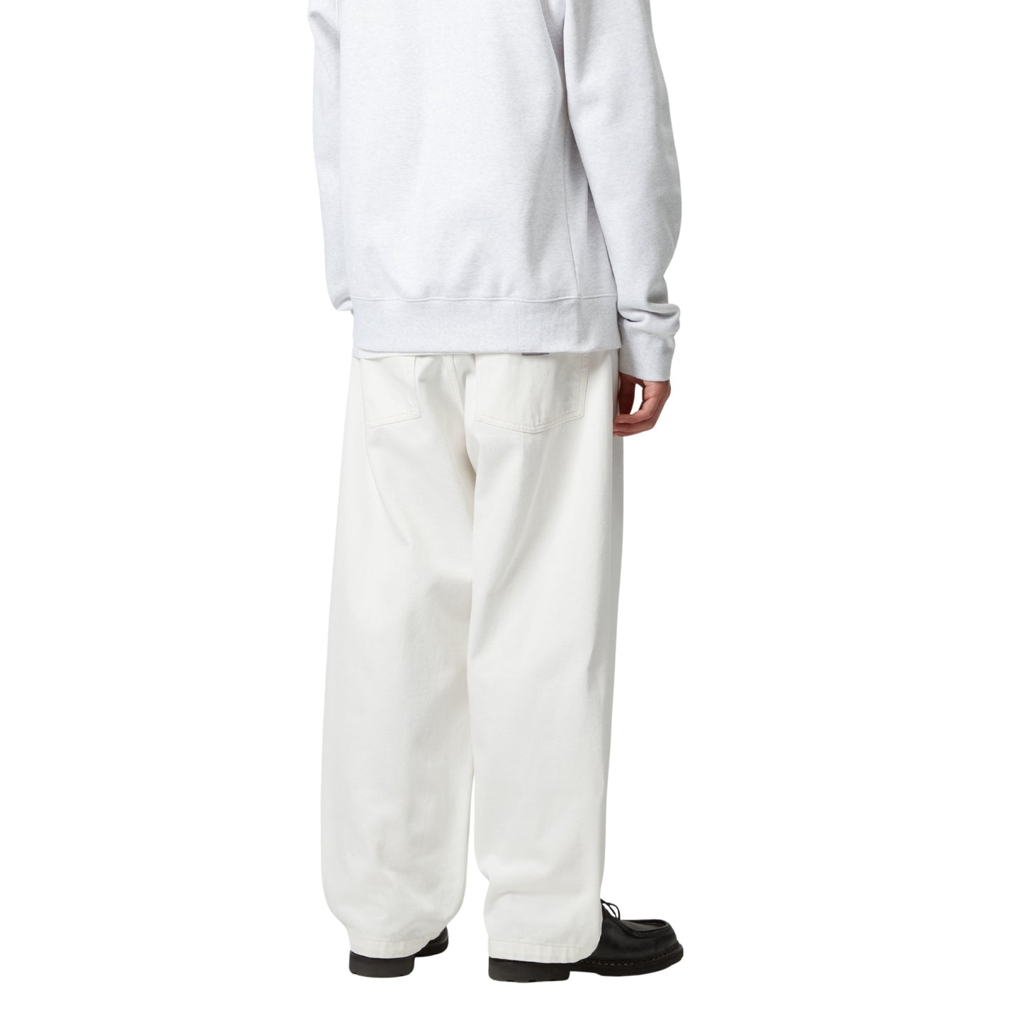 Calça de ganga para homem Carhartt WIP Brandon em Branco. Foto da parte de trás, vestidas.