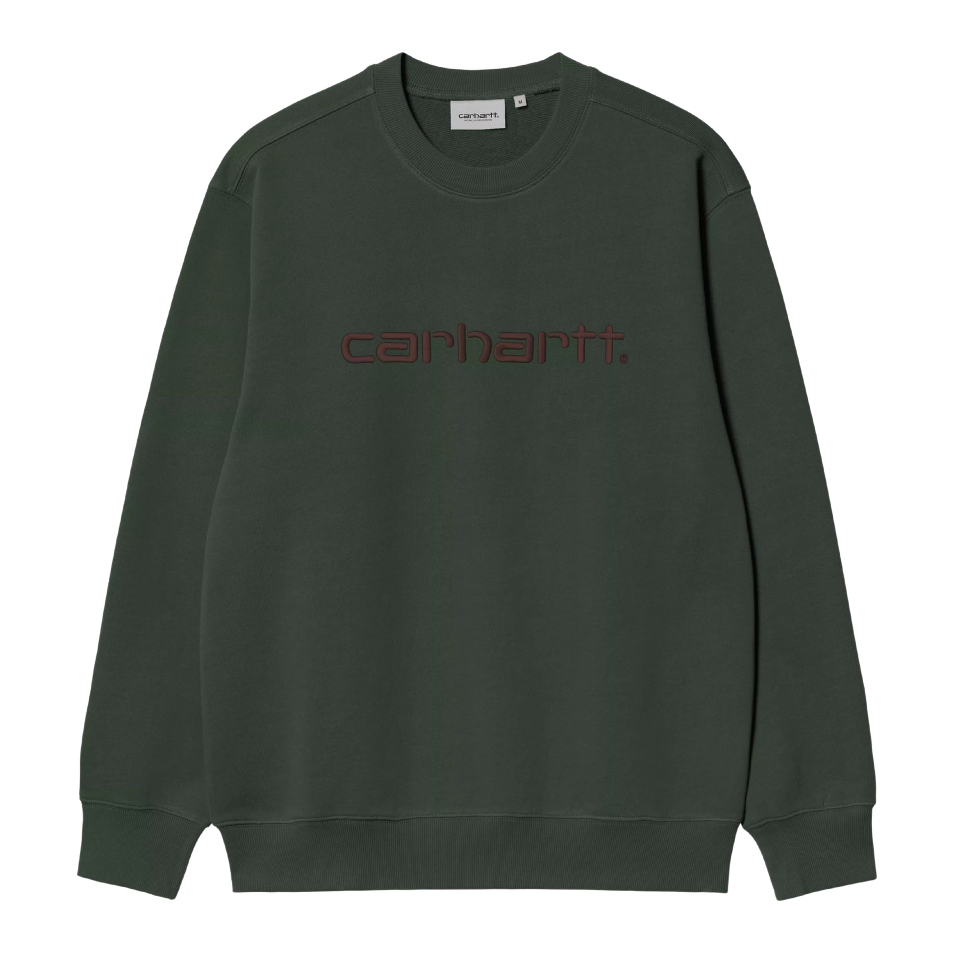 Sweatshirt Carhartt WIP Carhartt Sweat em Dark Scarab — vista frontal, produto sem modelo, logótipo Script "carhartt." bordado ao peito em Palisander (bordeaux escuro) centrado, etiqueta Carhartt WIP branca na gola interior visível, decote redondo canelado, bainha e punhos canelados, corte solto com ombros descaídos, malha escovada verde Dark Scarab, fundo branco.