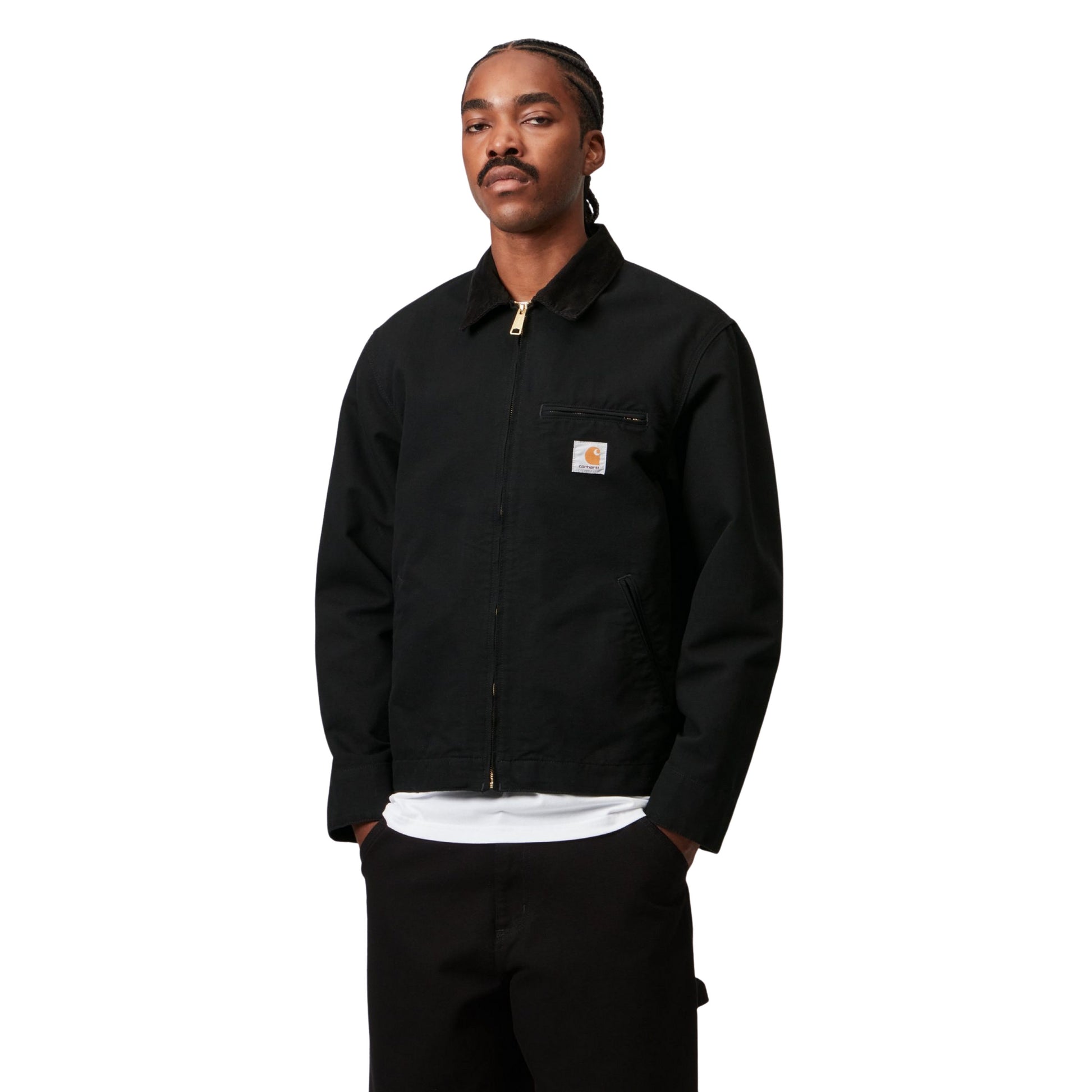 Casaco de homem Carhartt WIP Detroit em Preto/Preto. Foto da parte da frente, vestido.