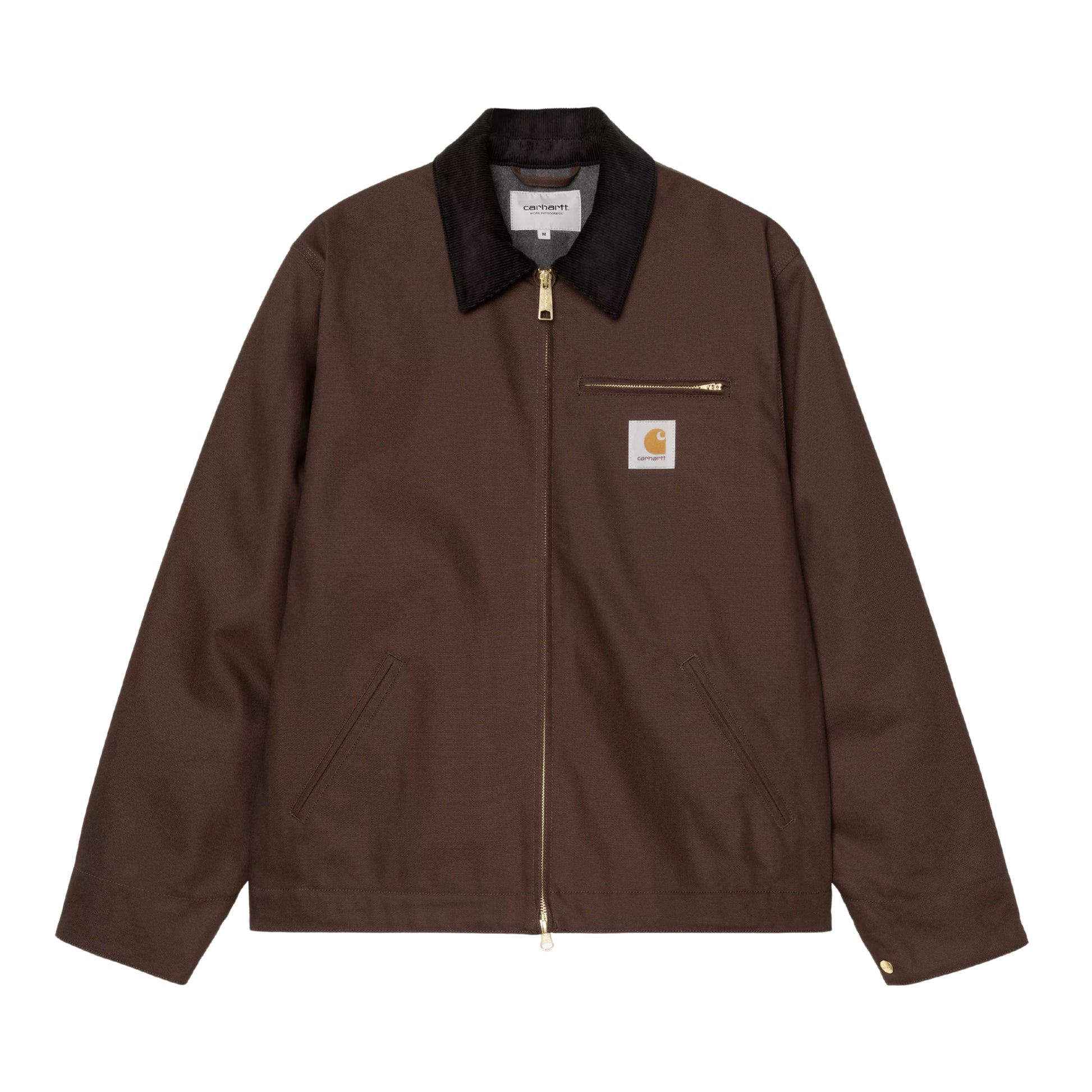 Casaco Carhartt WIP Detroit Jacket em Tobacco / Black Rigid — vista frontal, produto sem modelo, fechado, gola em bombazine preta, bolso de peito com fecho de correr dourado e patch Carhartt WIP, bolsos laterais com debrum e fecho de correr bidirecional dourado central visíveis, fundo branco.