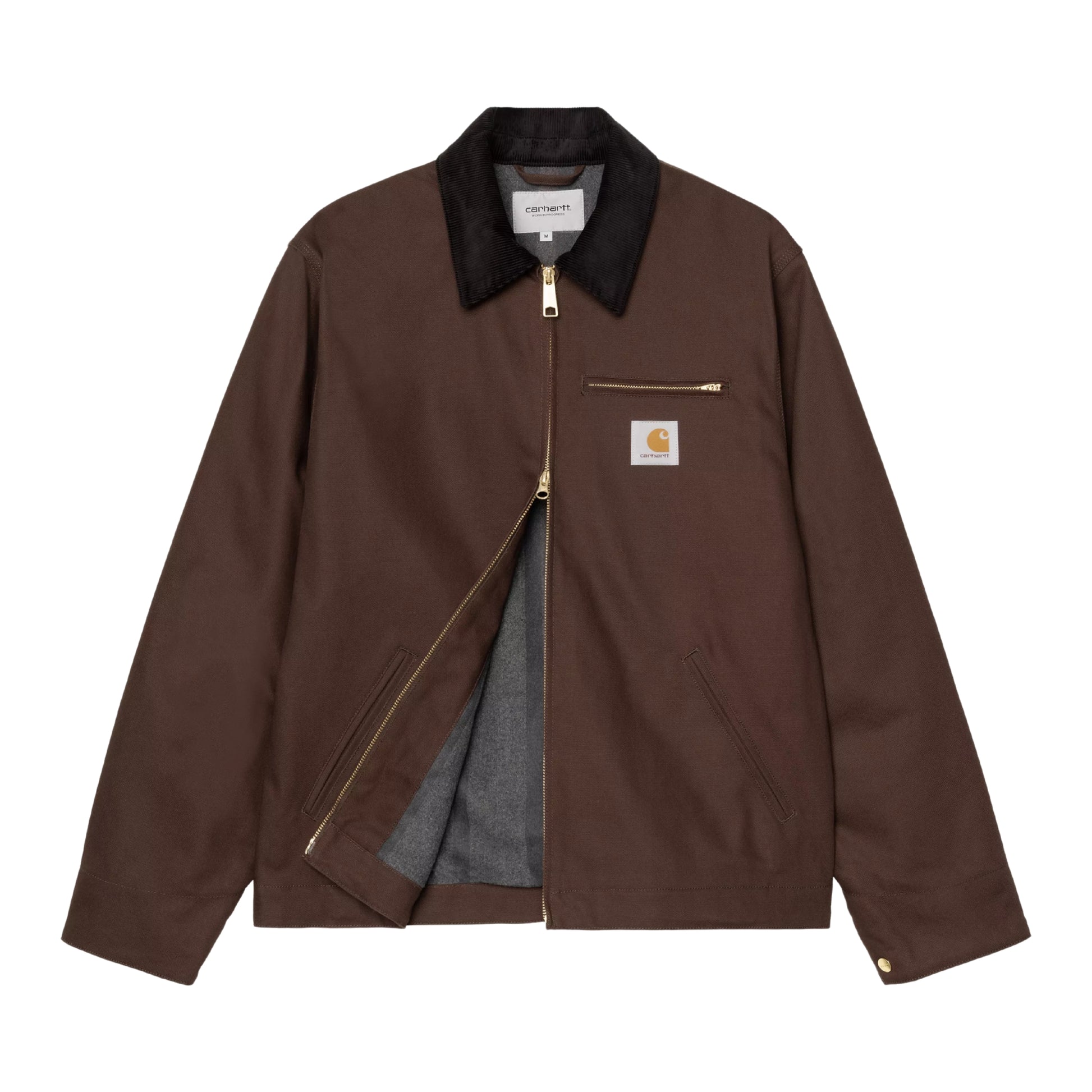 Casaco Carhartt WIP Detroit Jacket em Tobacco / Black Rigid — vista frontal, produto sem modelo, aberto a revelar forro interior em flanela cinza, gola em bombazine preta com etiqueta Carhartt WIP branca no interior, bolso de peito com fecho de correr dourado e patch Carhartt WIP, fecho de correr bidirecional dourado e bolsos laterais com debrum visíveis, fundo branco.