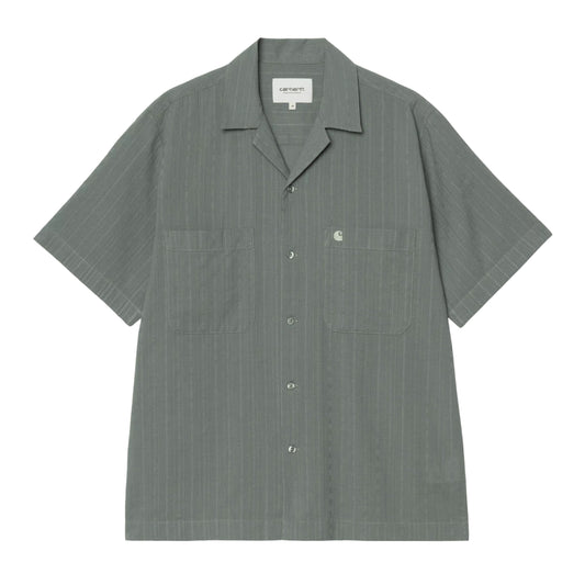 Camisa de manga curta para homem Carhartt WIP Gareth em Verde Velvet. Foto da parte da frente.
