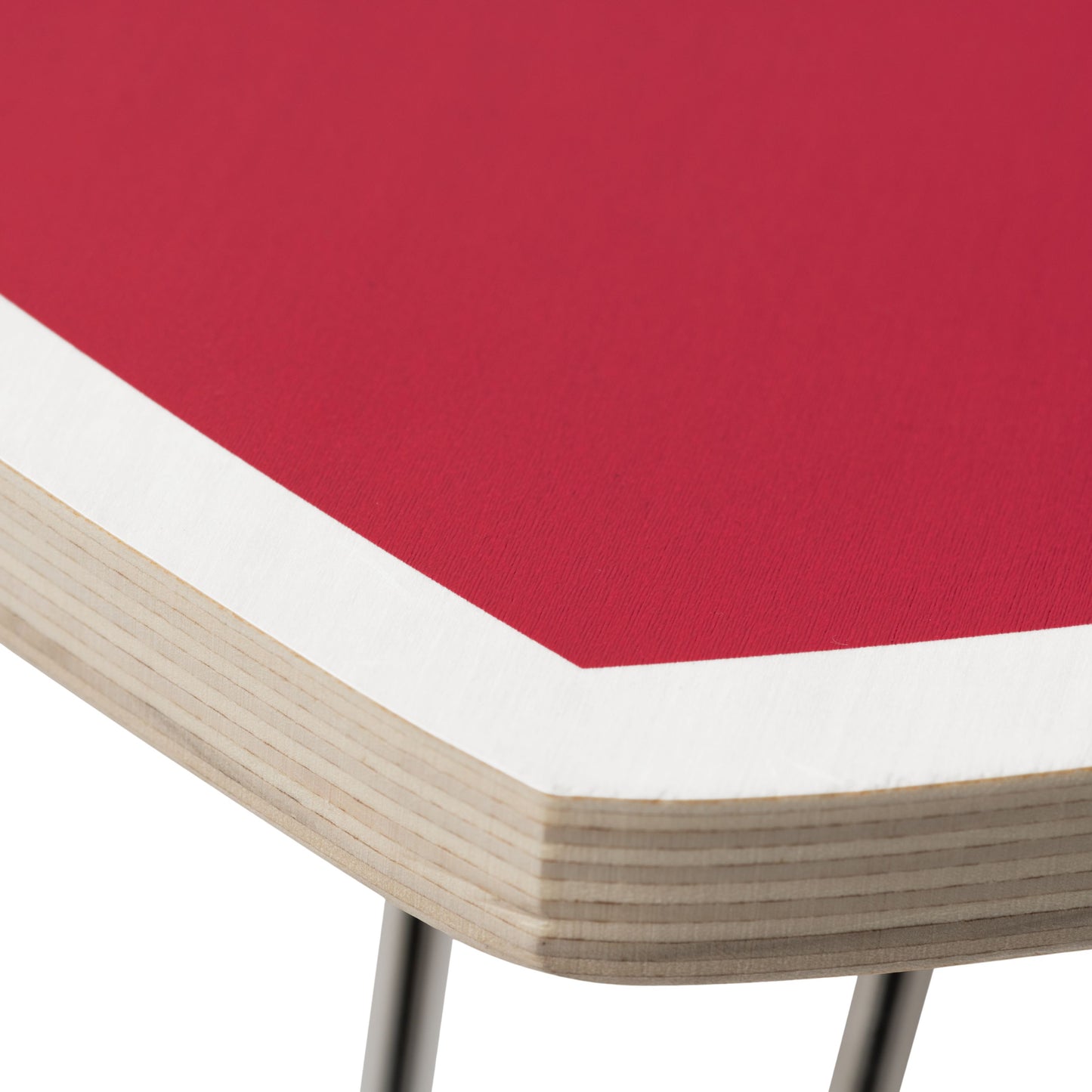 Mesa dobrável Carhartt WIP Heart em Scarlet/White. Foto de detalhe.