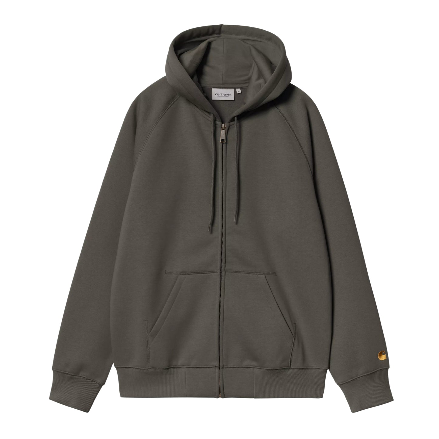 Casaco com carapuço Carhartt WIP Hooded Chase Jacket em Shungite / Gold — produto sem modelo, vista frontal, fecho de correr, bolso canguru e logo "C" dourado na manga esquerda visíveis.