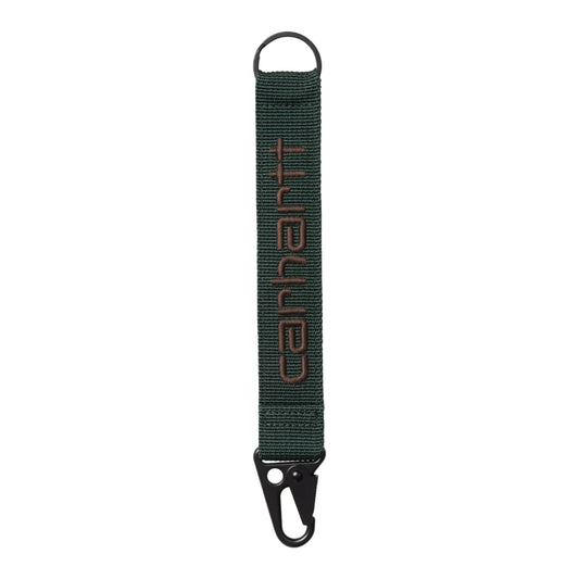 Porta-chaves Carhartt WIP Jaden Keyholder em Dark Scarab / Palisander — vista frontal, tira de rede de poliéster canelada verde-floresta escuro com letras "carhartt" bordadas em castanho-escuro em relevo, argola D-ring preta no topo, mosquetão preto na parte inferior, fundo branco.