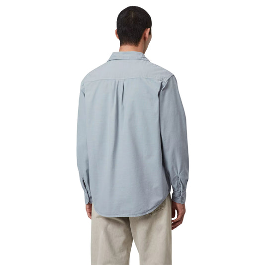 Camisa de manga comprida para homem Carhartt WIP Kelsey em Mirror. Foto da parte de trás, vestida.