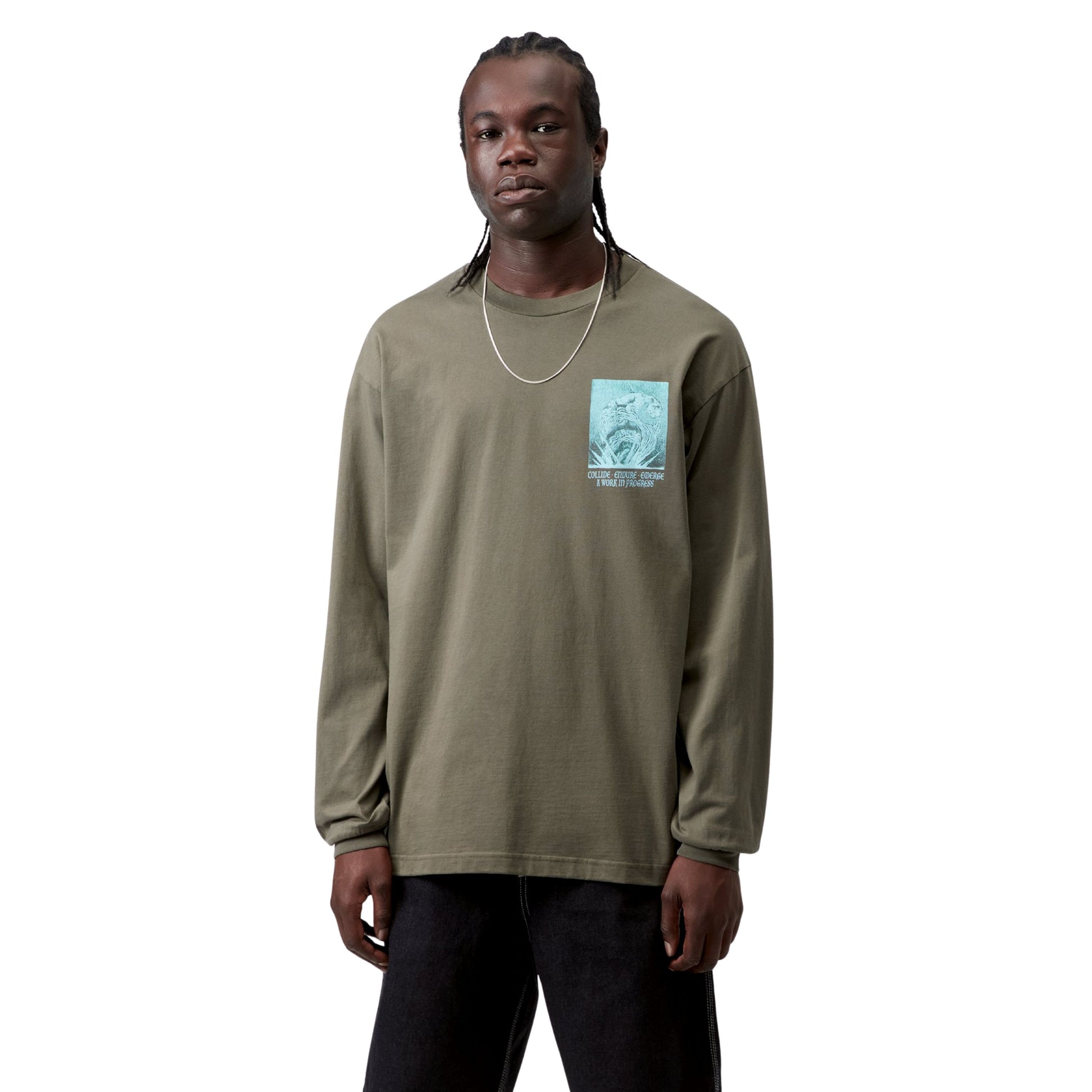 T-Shirt de manga comprida para homem Carhartt WIP Emerge em Leaf stone washed. Foto da parte da frente, vestida.