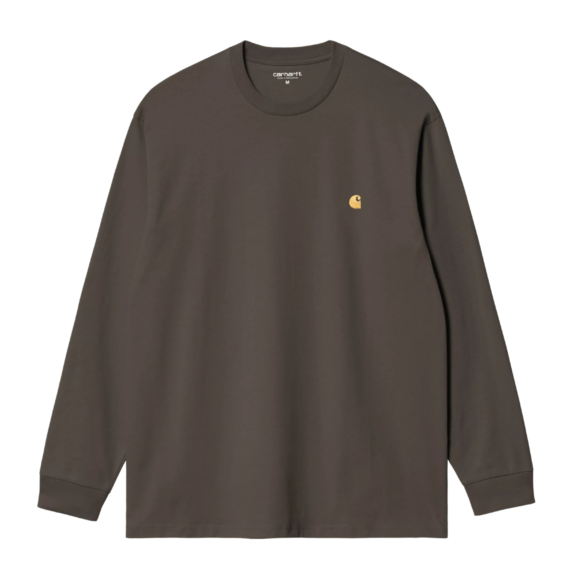 T-shirt manga comprida Carhartt WIP L/S Chase em Shungite / Gold — produto sem modelo, vista frontal, detalhe do logo "C" dourado bordado no peito esquerdo, decote redondo e etiqueta Carhartt WIP no colarinho.