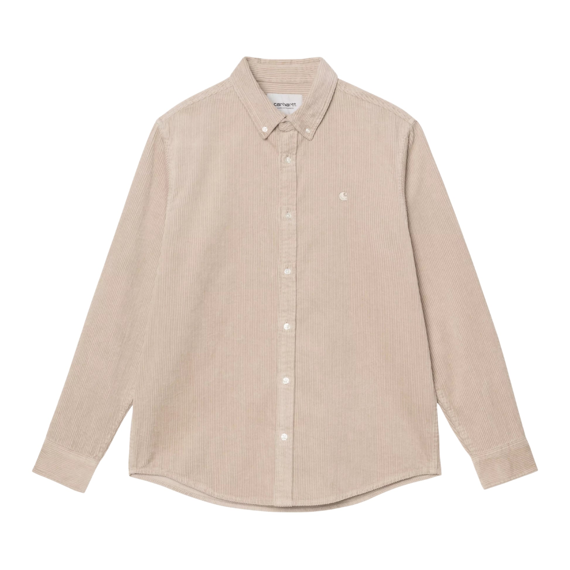 Camisa Carhartt WIP L/S Madison Cord Shirt em Wall — vista frontal, produto sem modelo, bombazina de algodão de oito nervuras bege-areia, corte regular, colarinho button-down, fecho com botões brancos, logótipo "C" Carhartt bordado em tom-sobre-tom no peito esquerdo, punhos com botão, barra curva, etiqueta "carhartt" branca interior visível no colarinho, fundo branco.