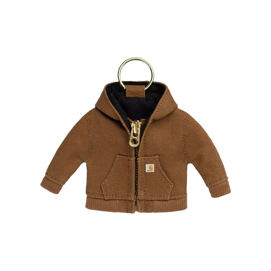 Porta-chaves Carhartt WIP Mini Active Jacket Keychain em Hamilton Brown — vista frontal, berloque em miniatura da Active Jacket em lona Dearborn castanha Hamilton Brown aberta, capuz com forro preto interior visível, fecho de correr metálico dourado funcional, etiqueta woven dourada com logótipo Carhartt no bolso frontal, punhos e bainha canelados, anel metálico dourado no topo, fundo branco.