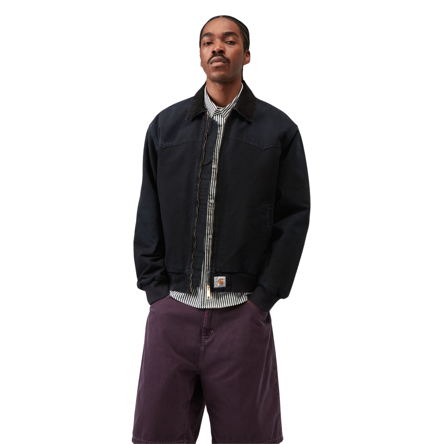 Casaco de homem Carhartt WIP OG Santa Fe em Preto/Preto Grind Washed. Foto da parte da frente, vestido.