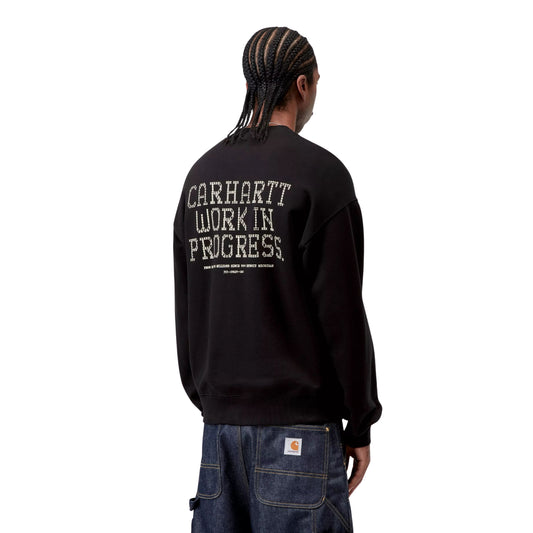 Sweat para homem Carhartt WIP Punched em Preto. Foto da parte de trás, vestida.