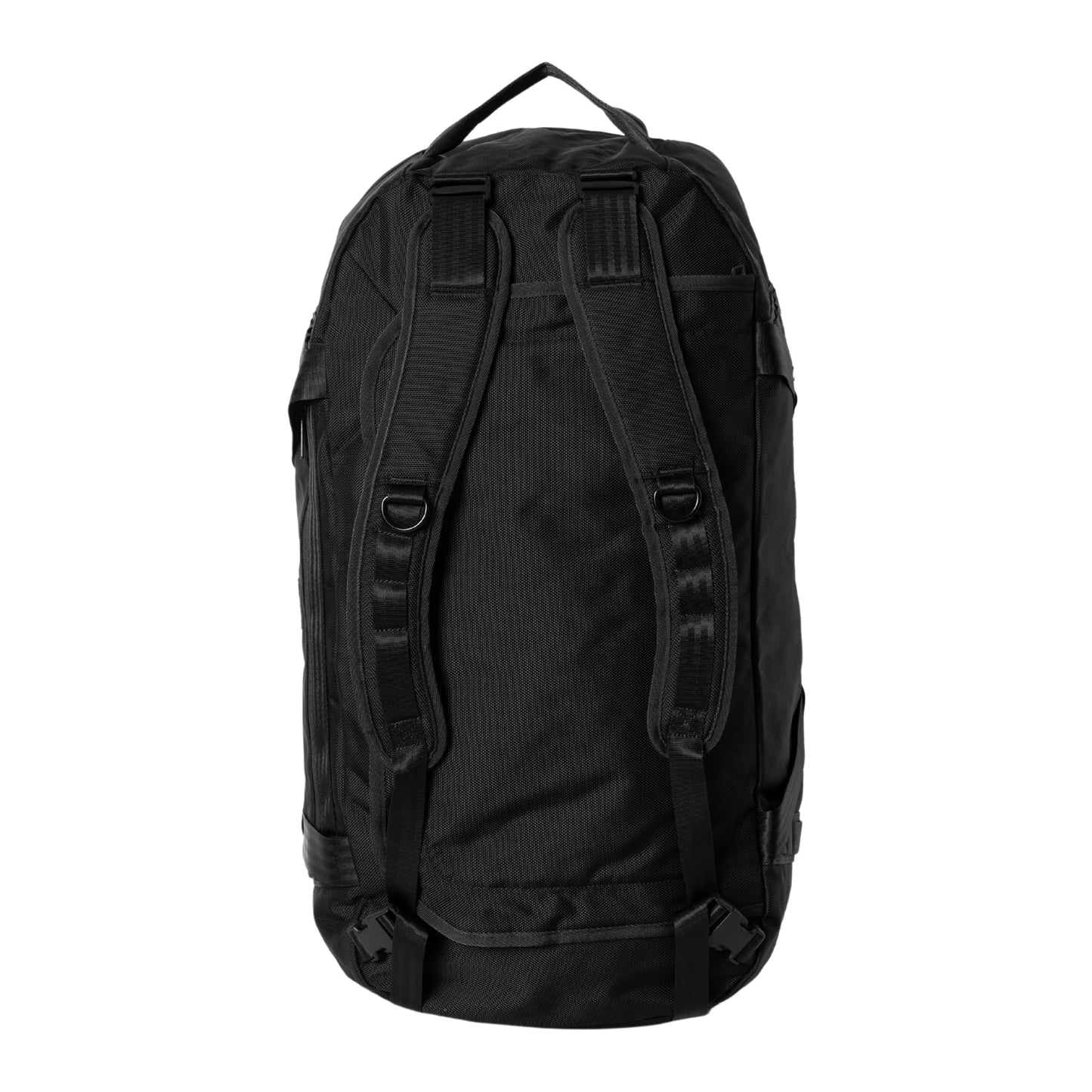 Duffle bag Carhartt WIP Richmond Large em Black — vista traseira em posição vertical (modo mochila), produto sem modelo, duas alças ajustáveis e amovíveis para as costas em nylon preto com fivelas de ajuste pretas e argolas metálicas pretas, pega superior de transporte em nylon preto, nylon texturado preto impermeável, fundo branco.