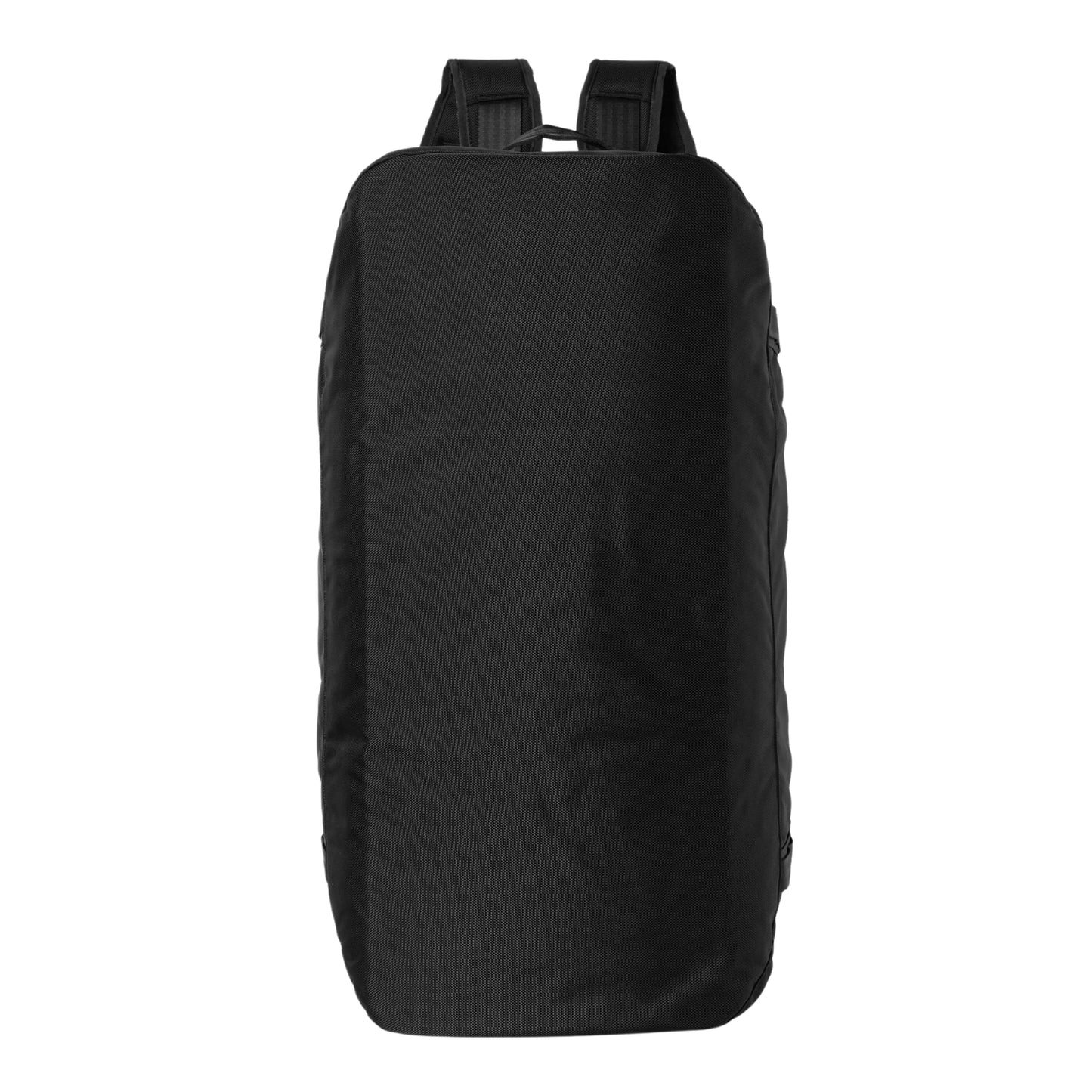 Duffle bag Carhartt WIP Richmond Large em Black — vista traseira frontal em posição vertical (modo mochila), produto sem modelo, duas alças ajustáveis e amovíveis para as costas em nylon preto com fivelas de ajuste pretas, pega superior de transporte em nylon preto, painel traseiro liso em nylon texturado preto impermeável, fundo branco.