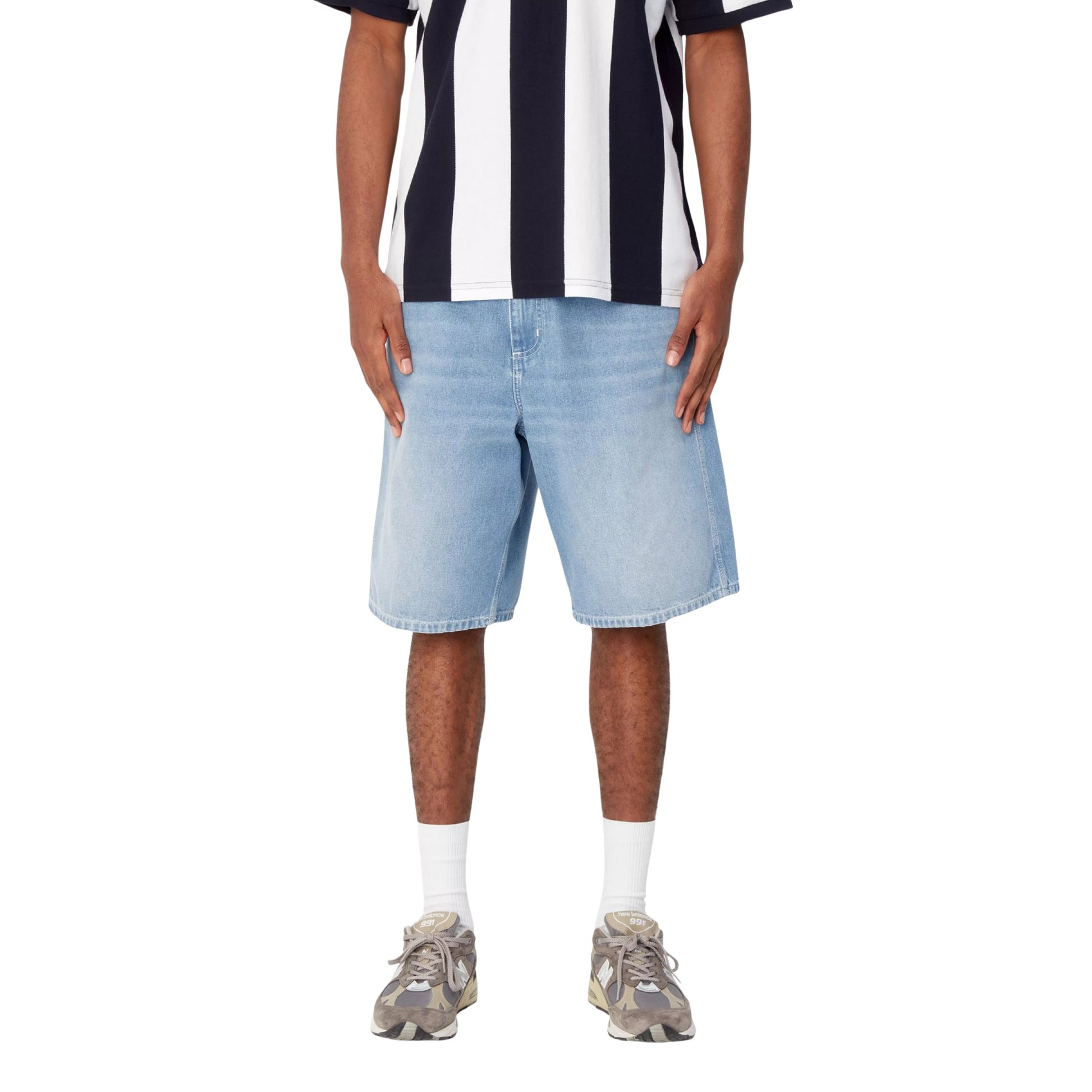 Calções de ganga para homem Carhartt WIP Simple em Azul light true washed. Foto da parte da frente, vestidos.