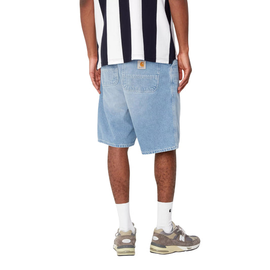 Calções de ganga para homem Carhartt WIP Simple em Azul light true washed. Foto da parte de trás, vestidos.