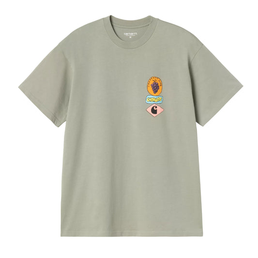 T-Shirt de manga curta para homem Carhartt WIP Stacked Grapes em Verde Shady. Foto da parte da frente.