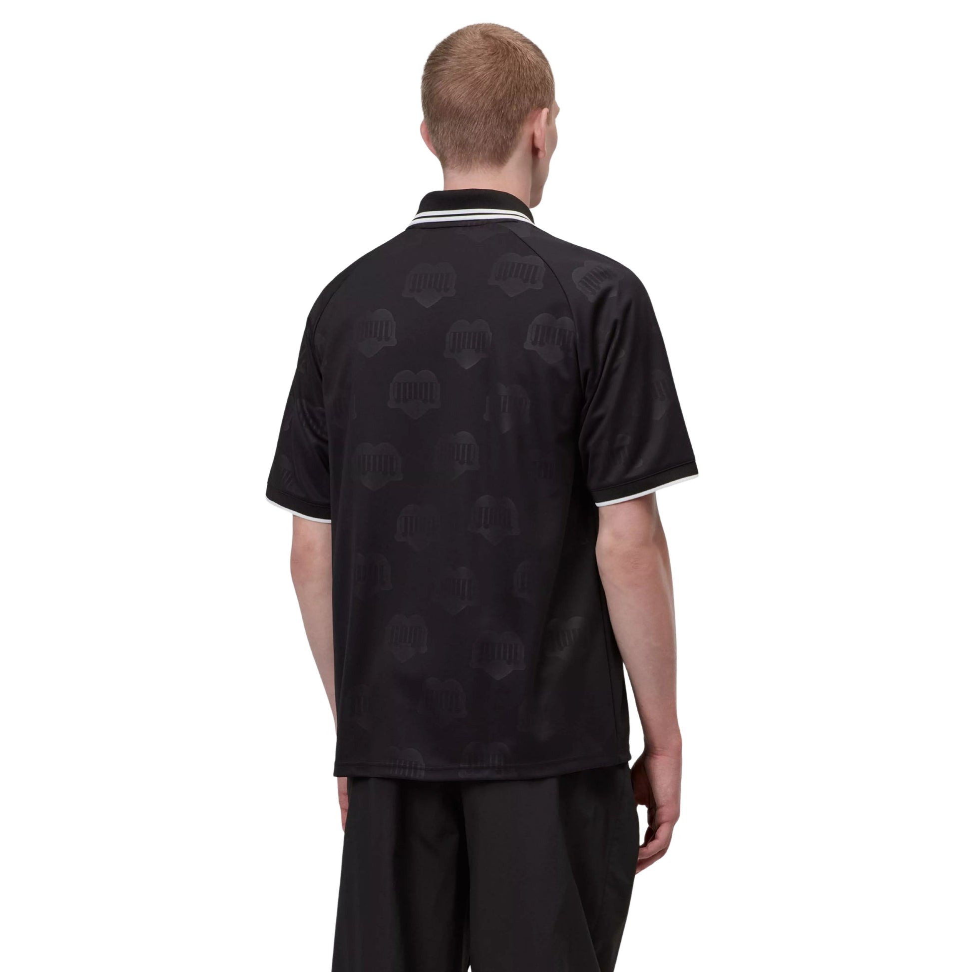 T-Shirt de futebol com manga curta para homem Carhartt WIP Terrace em Heart Train Jacquard, Preto. Foto da parte de trás, vestida.