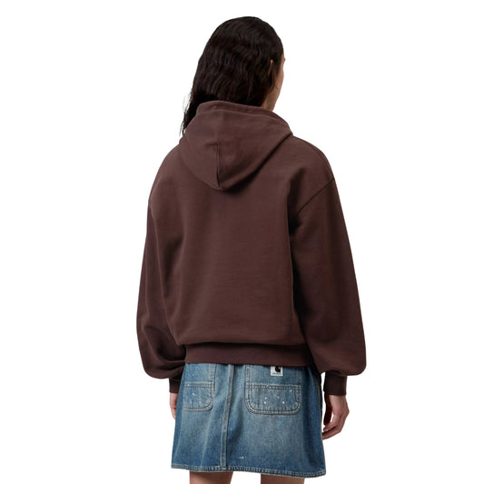 Sweat com carapuço para mulher Carhartt WIP W' Hooded Casey Sweatshirt em Palisander / Silver — vista traseira com modelo, meio corpo, corte balloon e capota visíveis, combinado com saia de ganga.