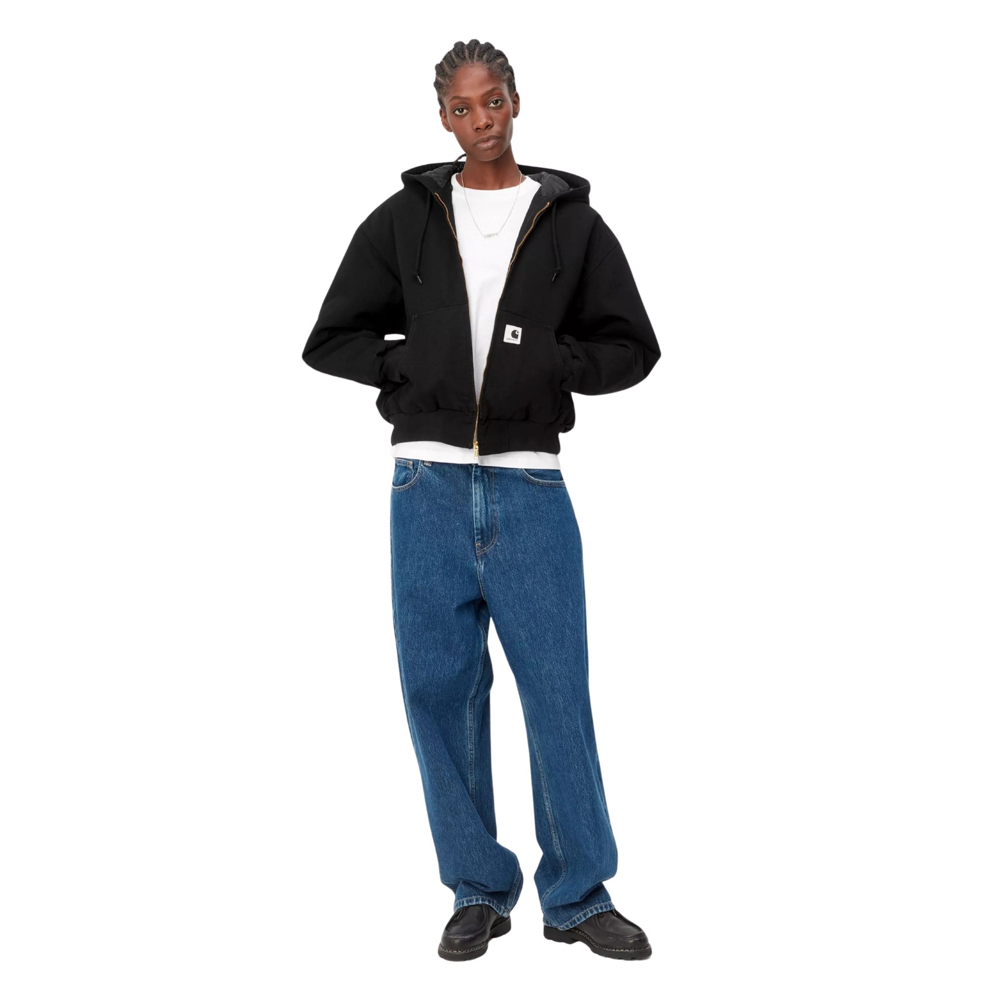 Casaco com carapuço para mulher Carhartt WIP W' OG Active em Preto com lavagem rinsed. Foto da parte da frente, vestido.