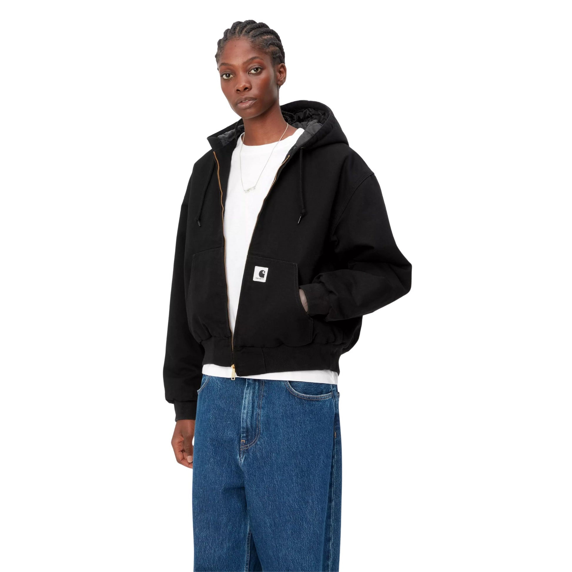Casaco com carapuço para mulher Carhartt WIP W' OG Active em Preto com lavagem rinsed. Foto da parte da frente, vestido.